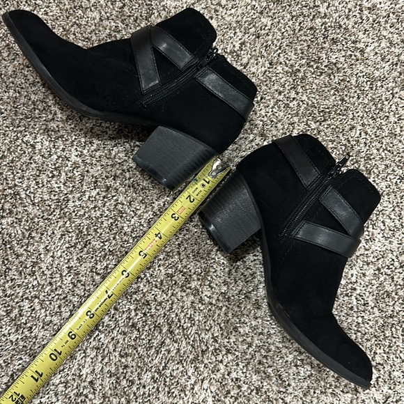 Indigo Rd. Sablena Bootie - Picture 9 of 11